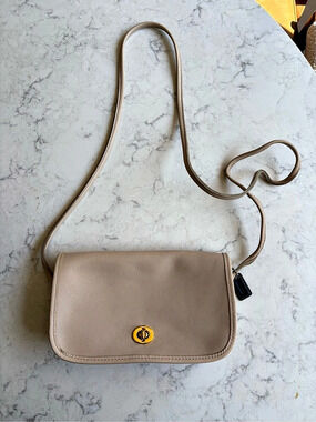 Vintage Coach ? Genuine Leather Crossbody Bag in Beige